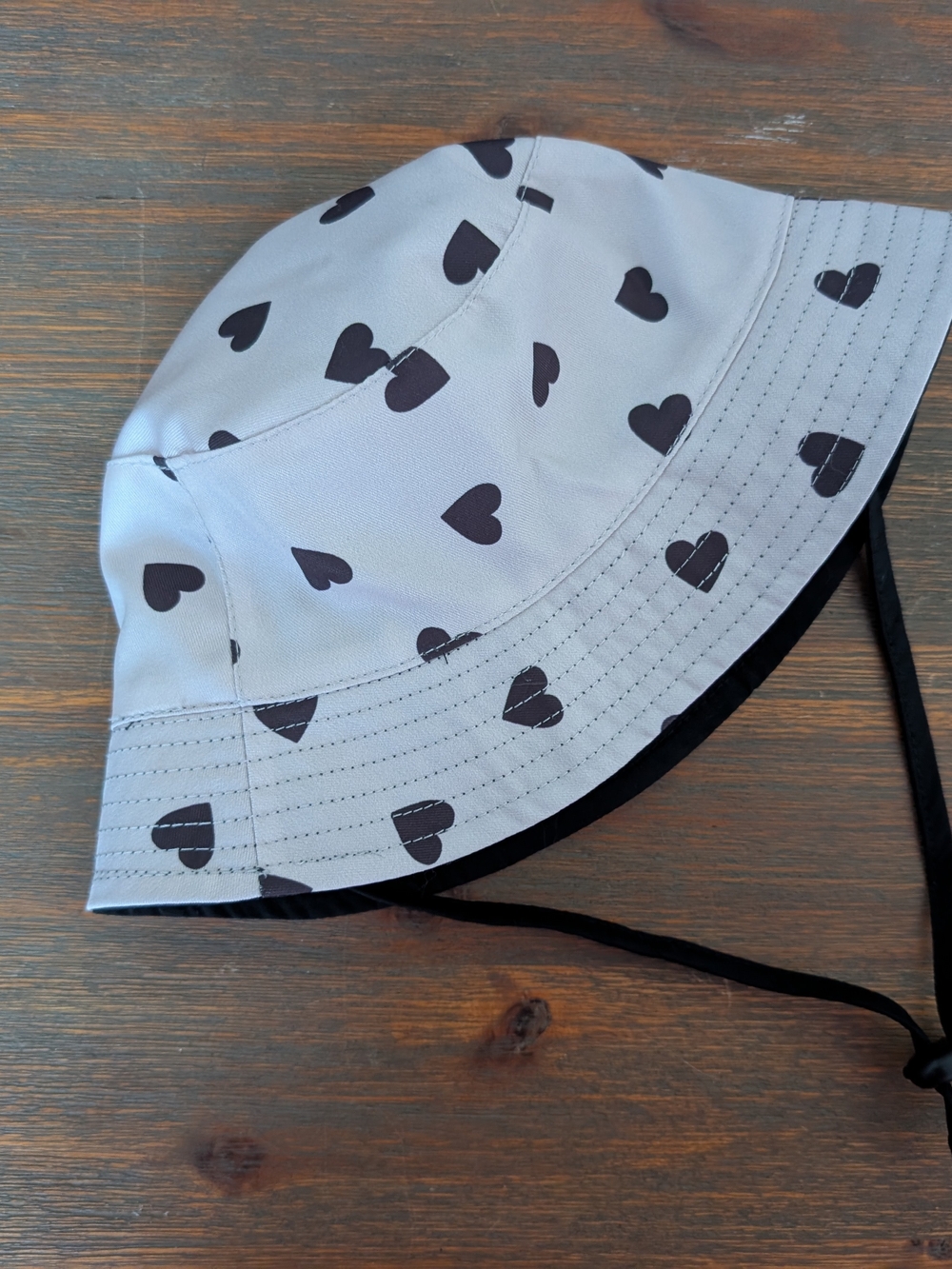 Tag Kids Heart Print Bucket Hat in White and Black